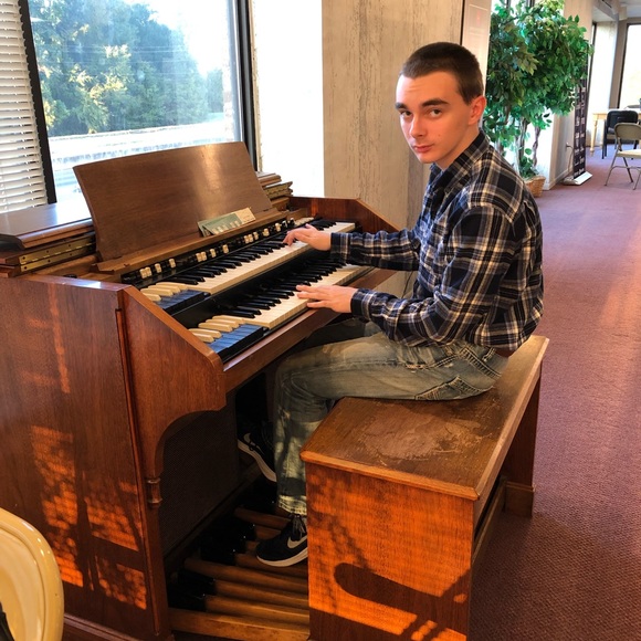 Meet your Posher, Lisa - Picture 3 of 10